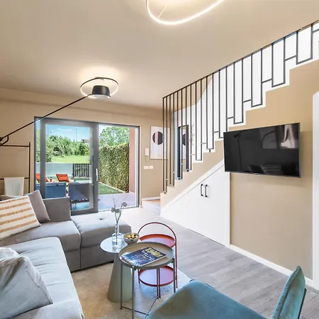 Vila New Stylish Casa Melisa With 2 Gardens And Bbq Facilities! Poreč Exteriér fotografie