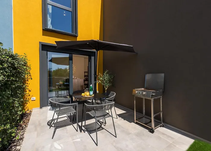 New Stylish Casa Melisa With 2 Gardens And Bbq Facilities!