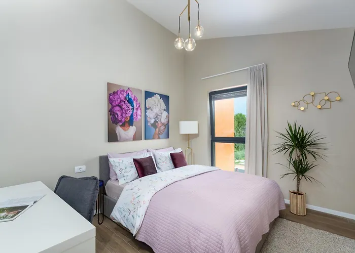 New Stylish Casa Melisa With 2 Gardens And Bbq Facilities!